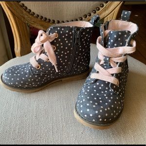 Cat & Jack toddler girl boots.  Size 11. Gray with pink polka dots.